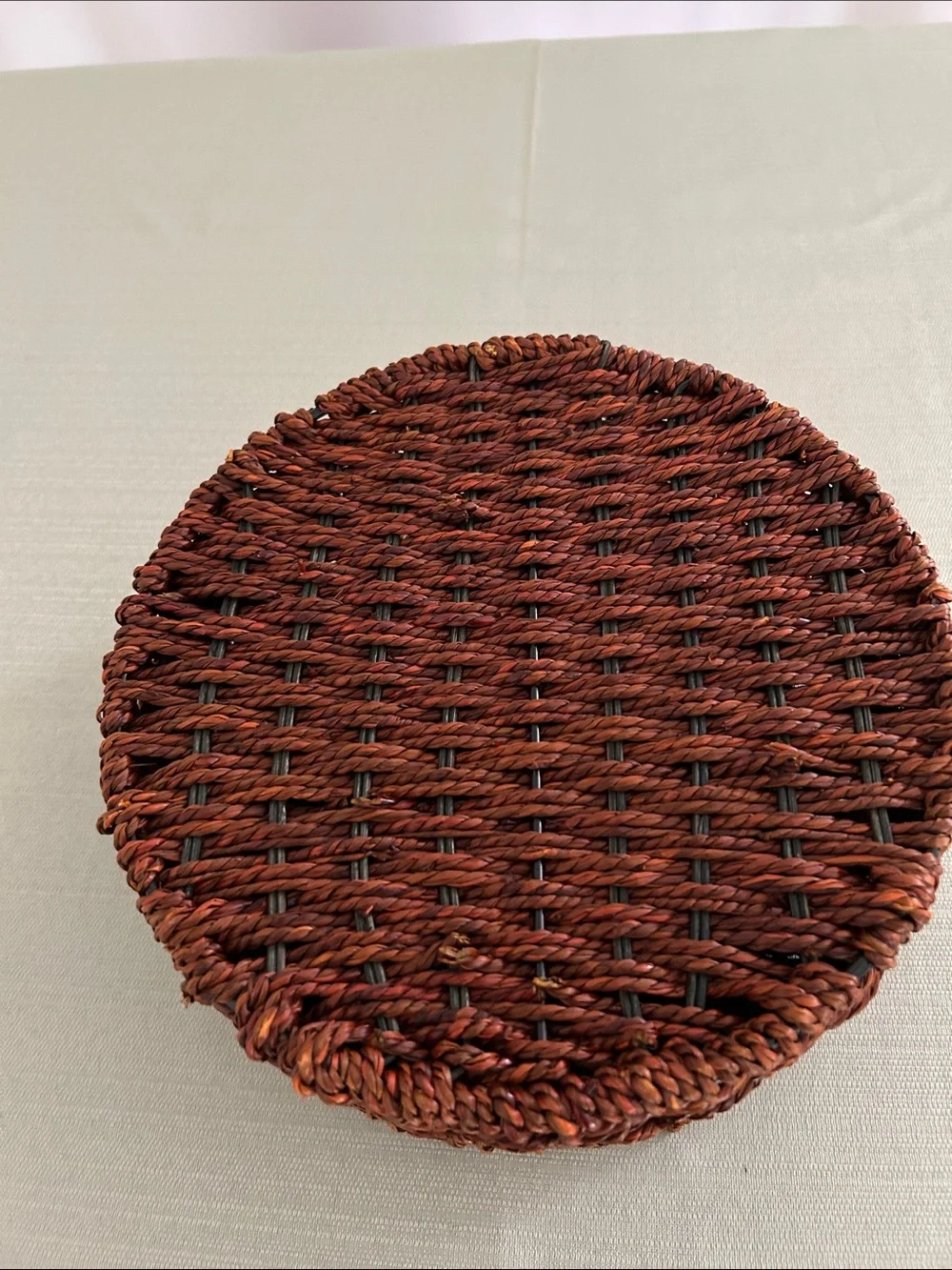 Lidded and hinged Round Woven Rattan Basket Beautiful! 9 in diameter